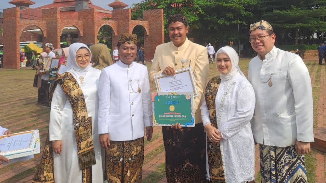 Kelurahan Pekiringan berhasil meraih Juara 1 sebagai Kelurahan Terbersih yang diselenggarakan oleh Dinas Lingkungan Hidup Kota Cirebon