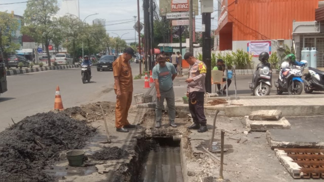 Peninjauan Perbaikan dan Normalisasi Saluran Air di Jalan Cipto