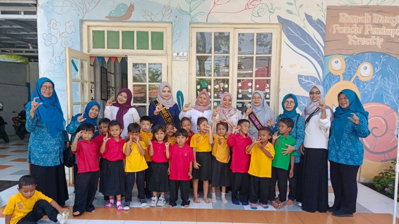 Bunda PAUD Kelurahan Pekiringan, Ibu Mery Mardiyana, melaksanakan kunjungan ke sejumlah PAUD/TK di wilayah Kelurahan Pekiringan