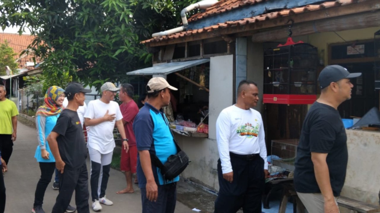 Giat Jalan Sehat Pegawai Kelurahan Pekiringan berlangsung penuh semangat dan keceriaan pada pagi hari ini.