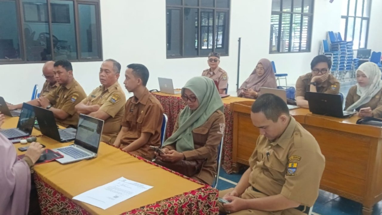 Asistensi Pemenuhan Bukti Dukung Zona Integritas Kecamatan Kesambi dan seluruh Kelurahan di wilayah Kecamatan Kesambi