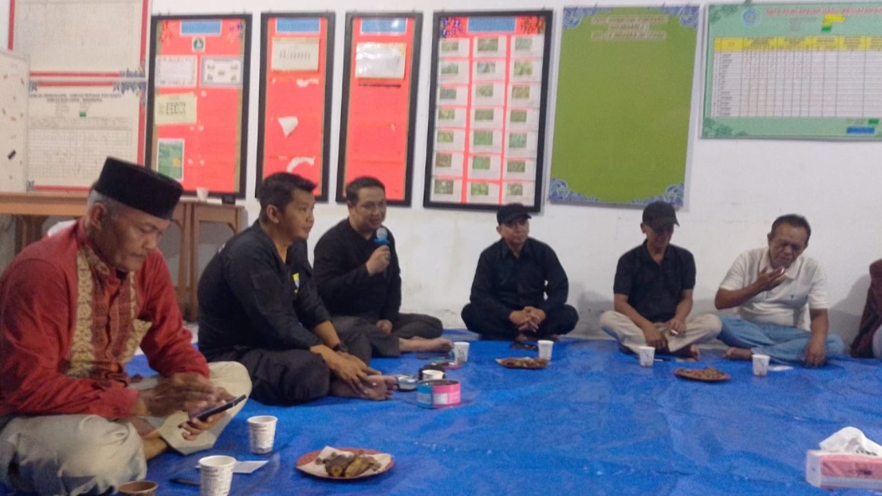 Pertemuan Rutin LKK Kelurahan Pekiringan yang bertempat di RW. 10 Sidamulya Utara