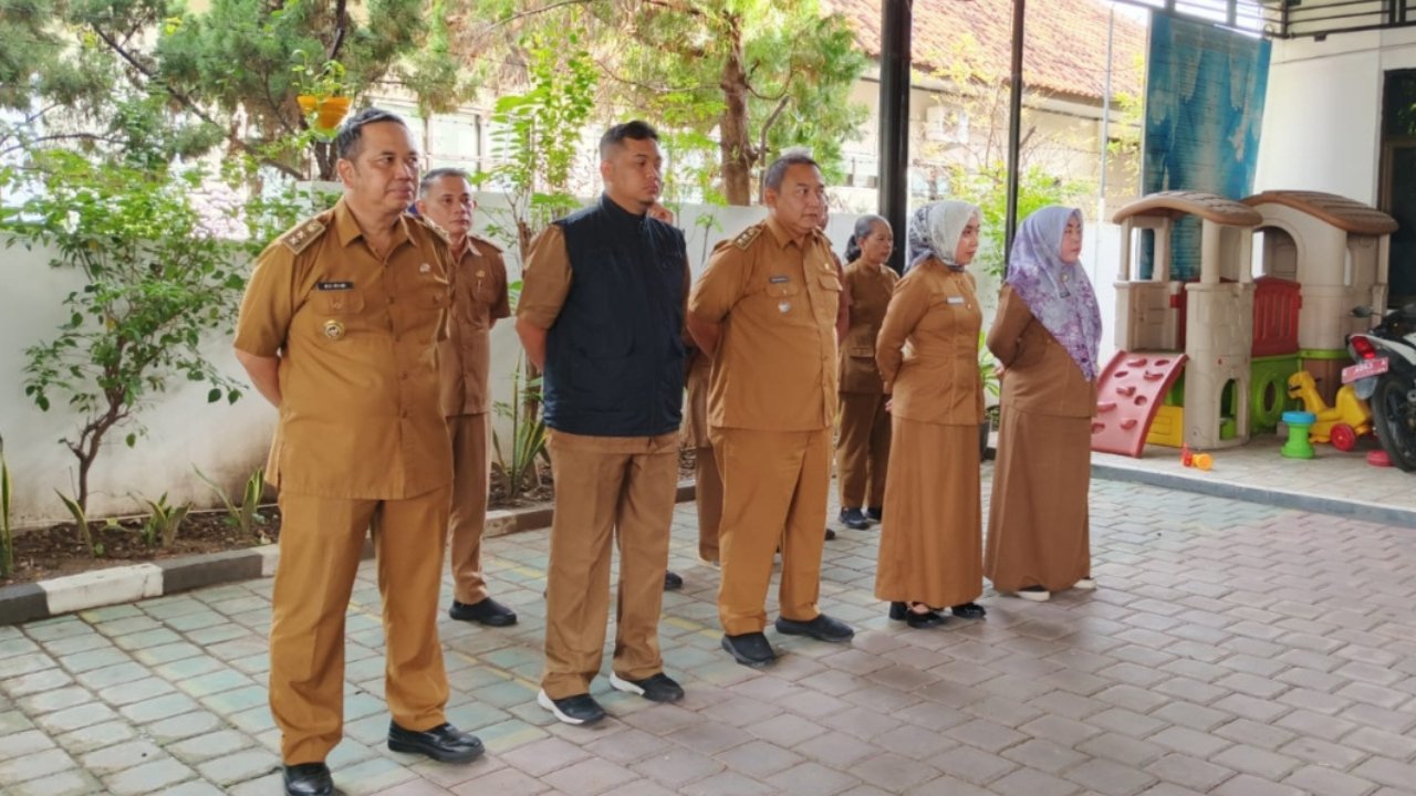 Kegiatan Rutin Apel Pagi Pegawai Kecamatan Kesambi