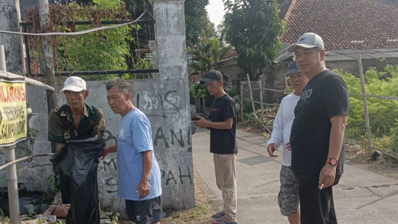 Giat Kerja Bakti Massal Kelurahan Pekiringan