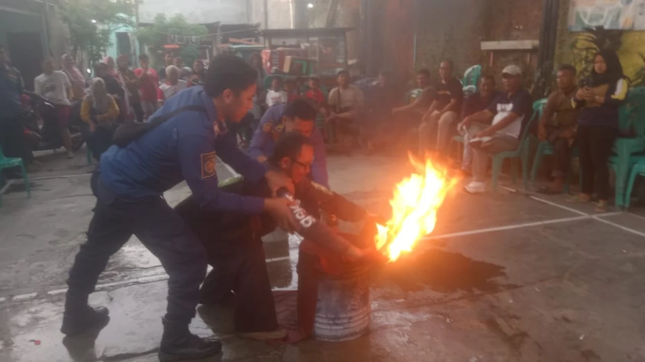 Sosialisasi Mitigasi Kebakaran di RW. 06 Suradinaya Utara