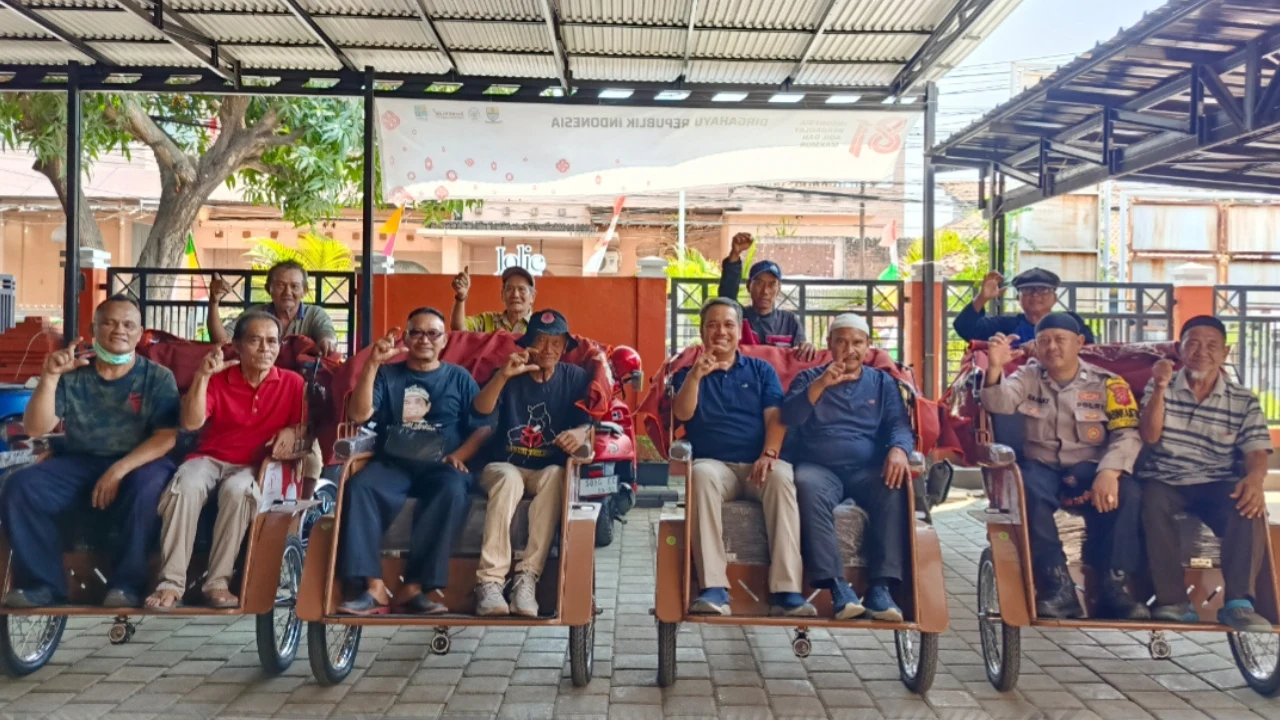 Penyerahan Bantuan Becak Listrik untuk Masyarakat Kelurahan Pekiringan