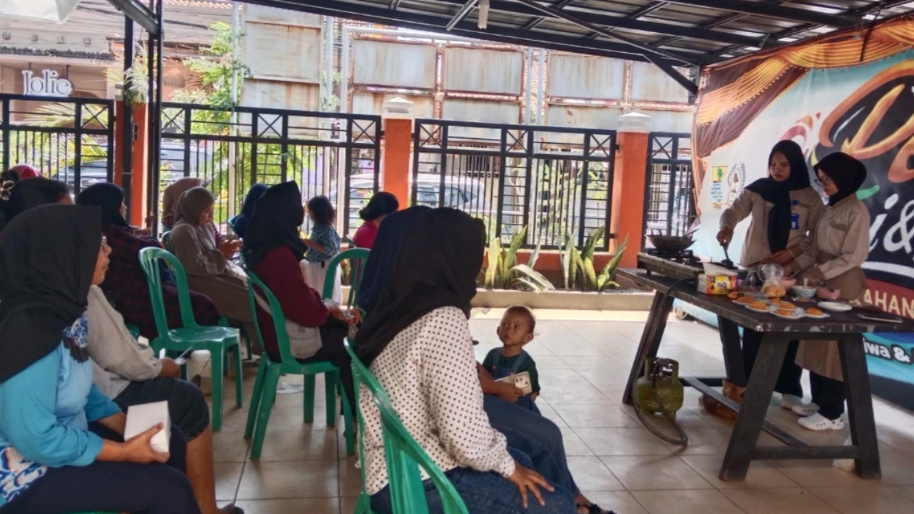 Praktik Membuat Pemberian Makanan Tambahan (PMT) untuk Ibu Hamil