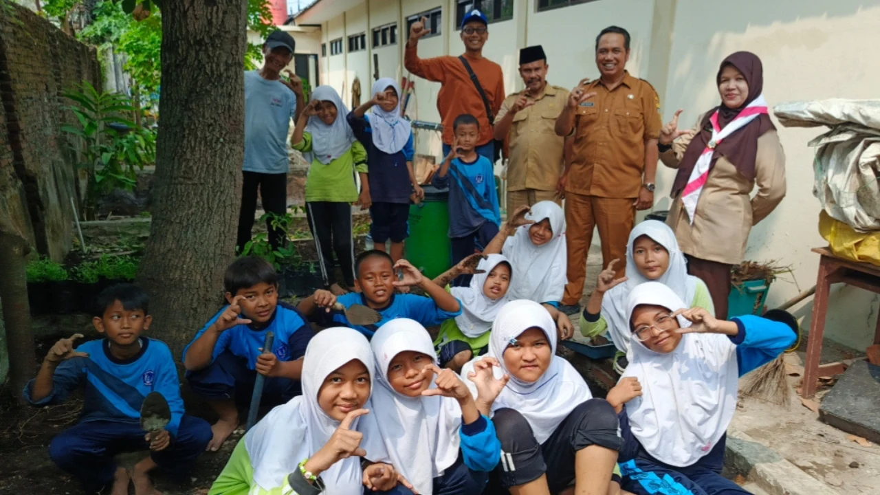 Kolaborasi Kelurahan Pekiringan, LASABA dan SDN Sidamulya dalam Pengelolaan Sampah dan Edukasi Lingkungan