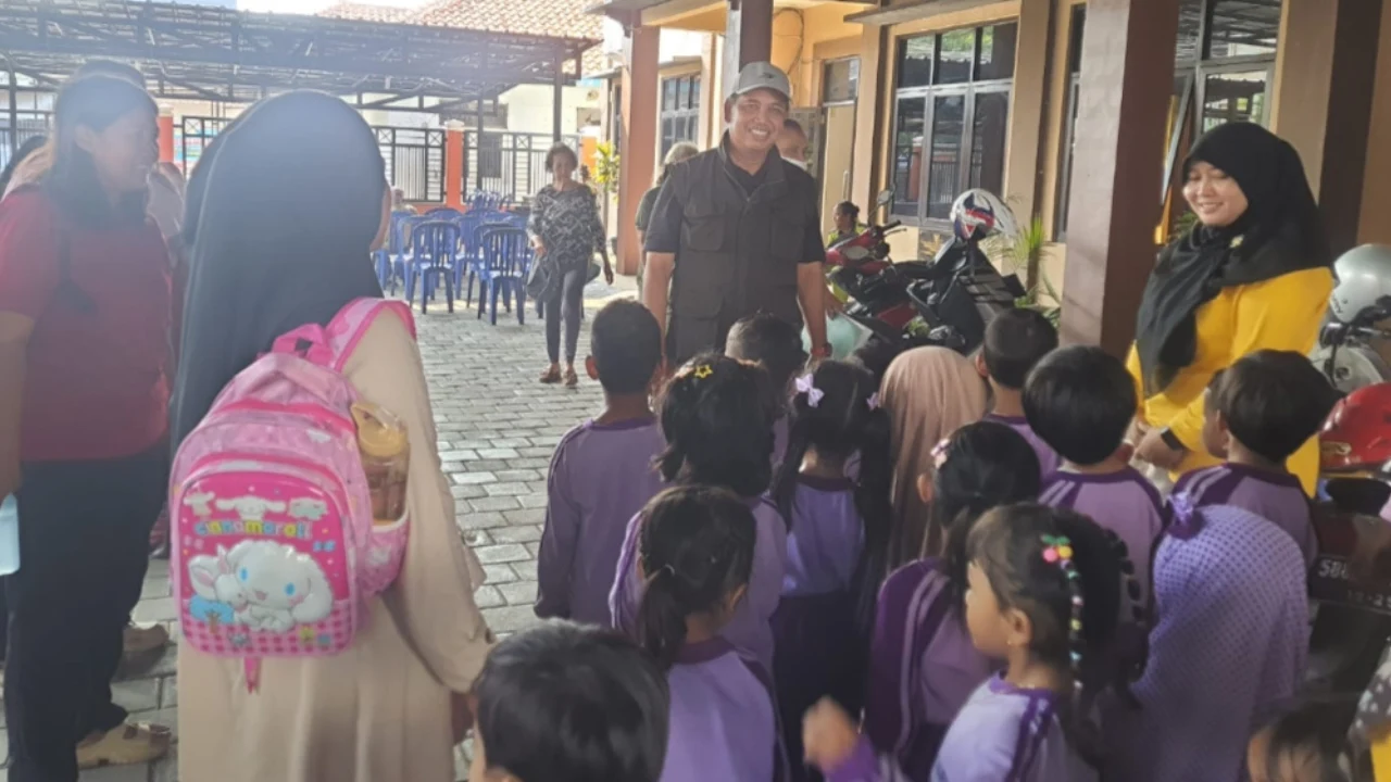 KUNJUNGAN PAUD KEMUNING SARI RW. 08 KE KELURAHAN PEKIRINGAN