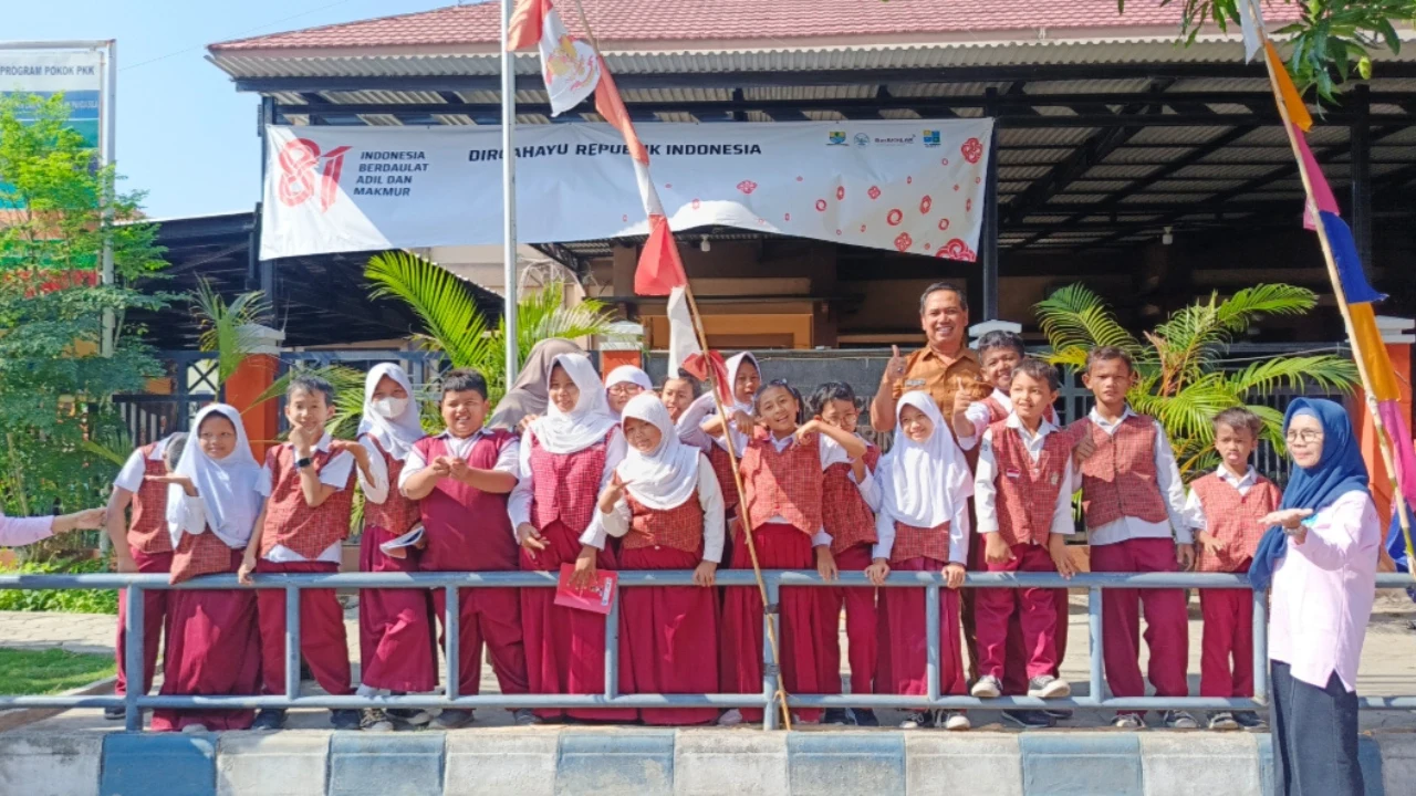 OUTING KELAS DAN EDUKASI PENGELOLAAN SAMPAH DI KELURAHAN PEKIRINGAN